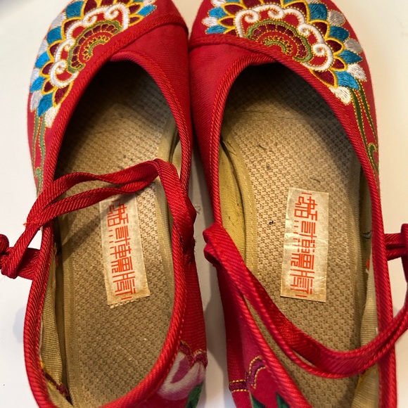 Vintage Red Chinese Wedding Flats - Picture 5 of 8